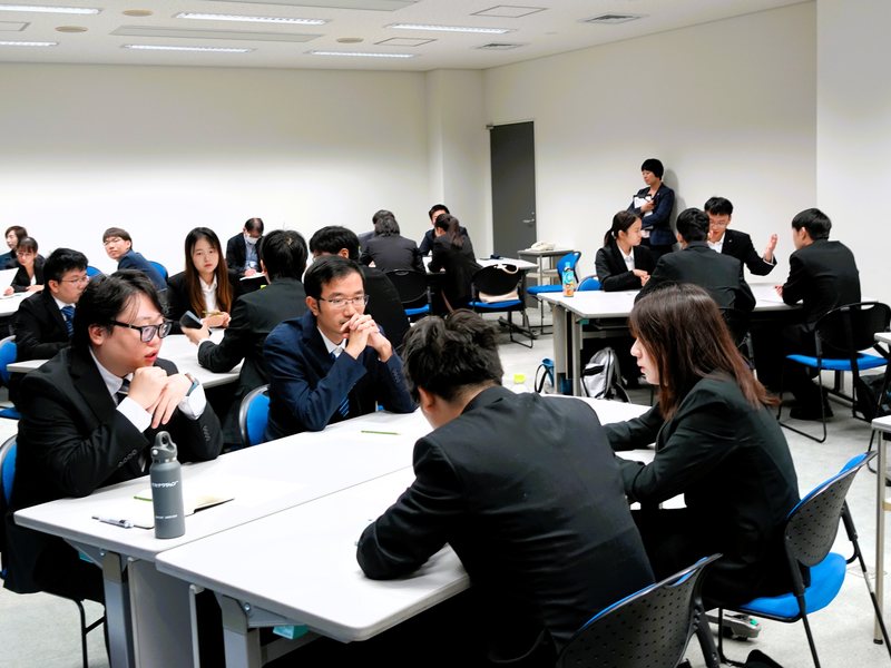 内定者向け入社前研修グループワークの様子